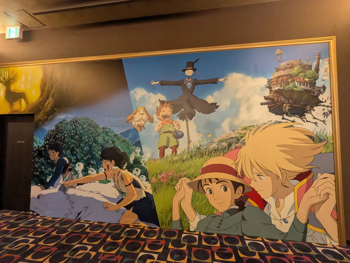 ハウルの動く城やもののけ姫が描かれたTOHOシネマズ名古屋栄の壁画