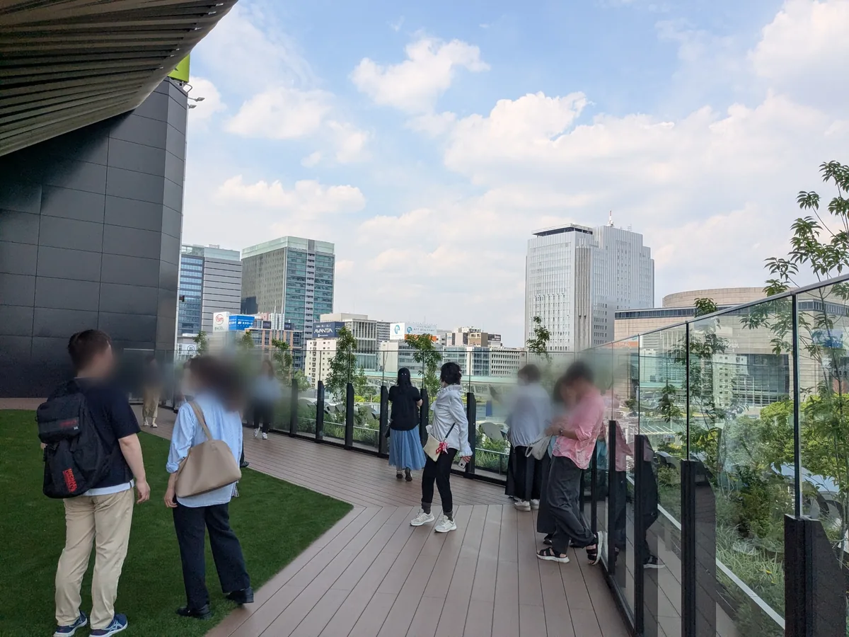 栄の街並みを見渡せるTOHOシネマズ名古屋栄の屋上テラス
