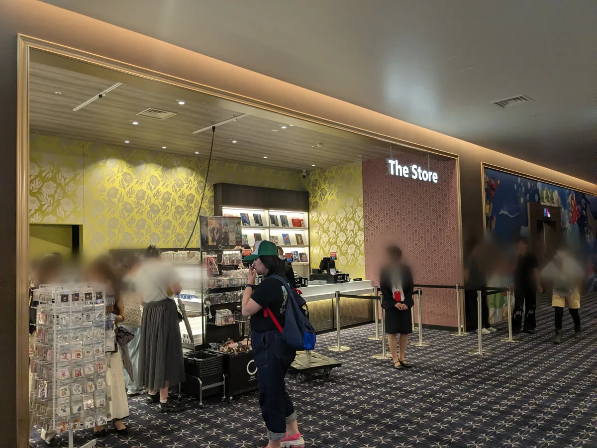 映画グッズやパンフレットを扱うショップThe Store
