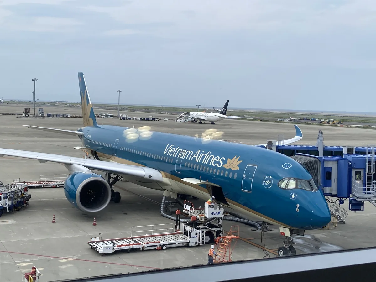 中部国際空港セントレアに駐機するベトナム航空のエアバスA350型機