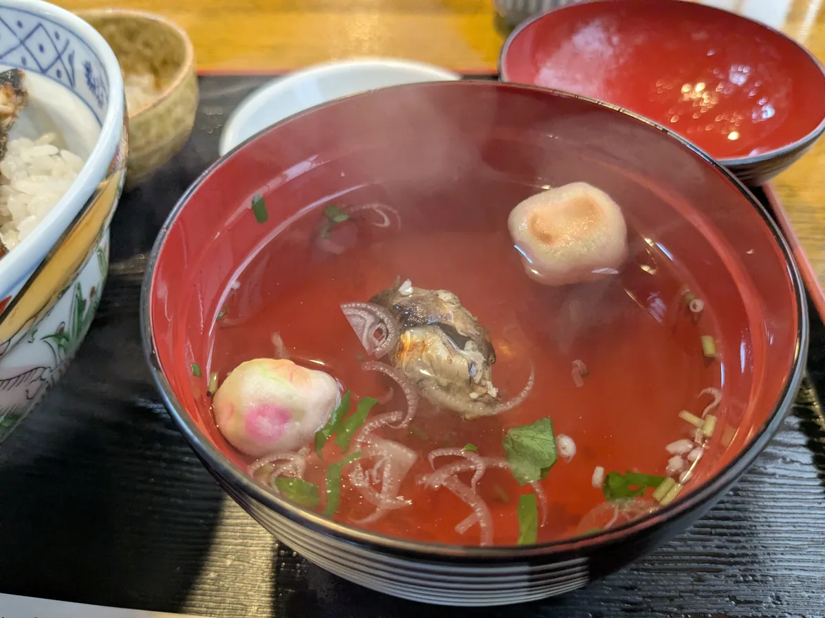 肝と花麩、三つ葉が入った満福支店の肝吸い250円