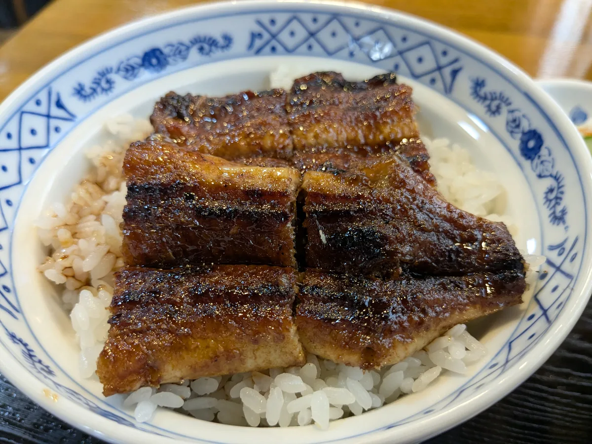 香ばしい焦げ目とタレの照りが際立つ満福支店の地焼きうなぎ