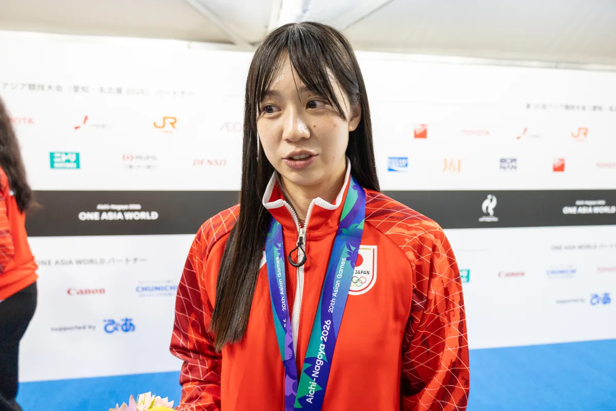 取材エリアで質問に答えるバスケットボール女子日本代表の主将・常田亜美選手