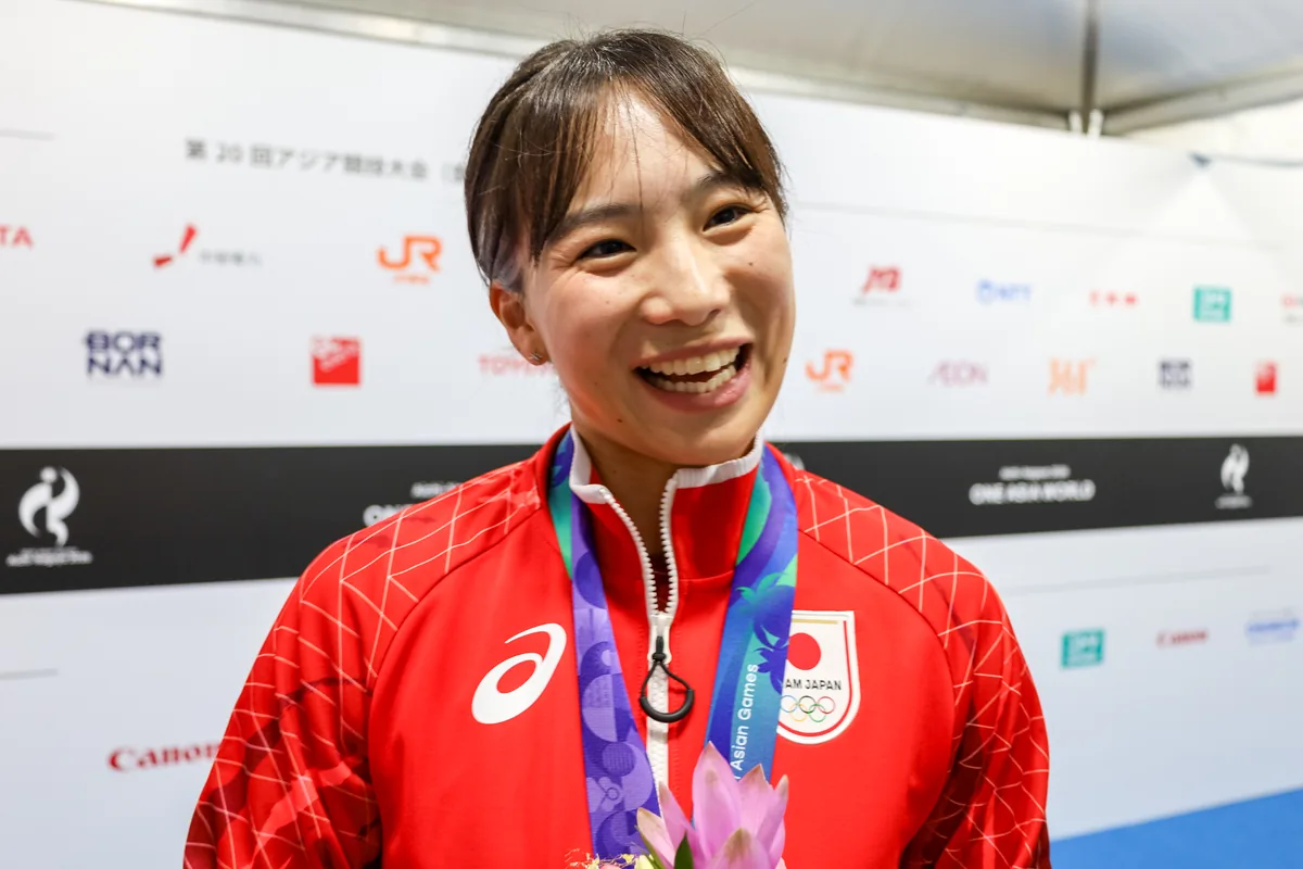 笑顔で取材に応じるカヌーの福田りん選手