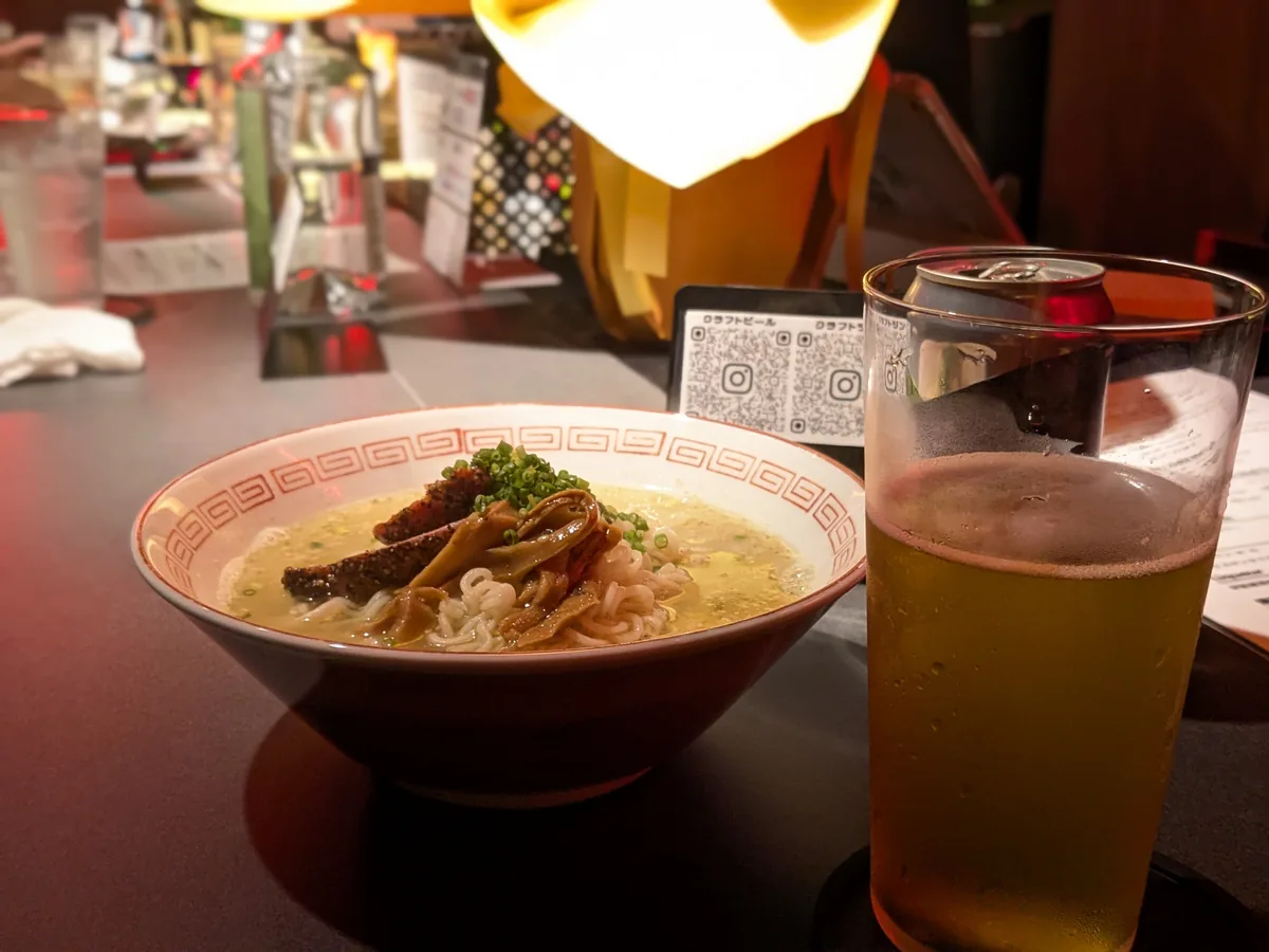 名駅・駅前横丁のバーnomで食べた背脂マシマシのサッポロ一番塩らーめんとクラフトビール