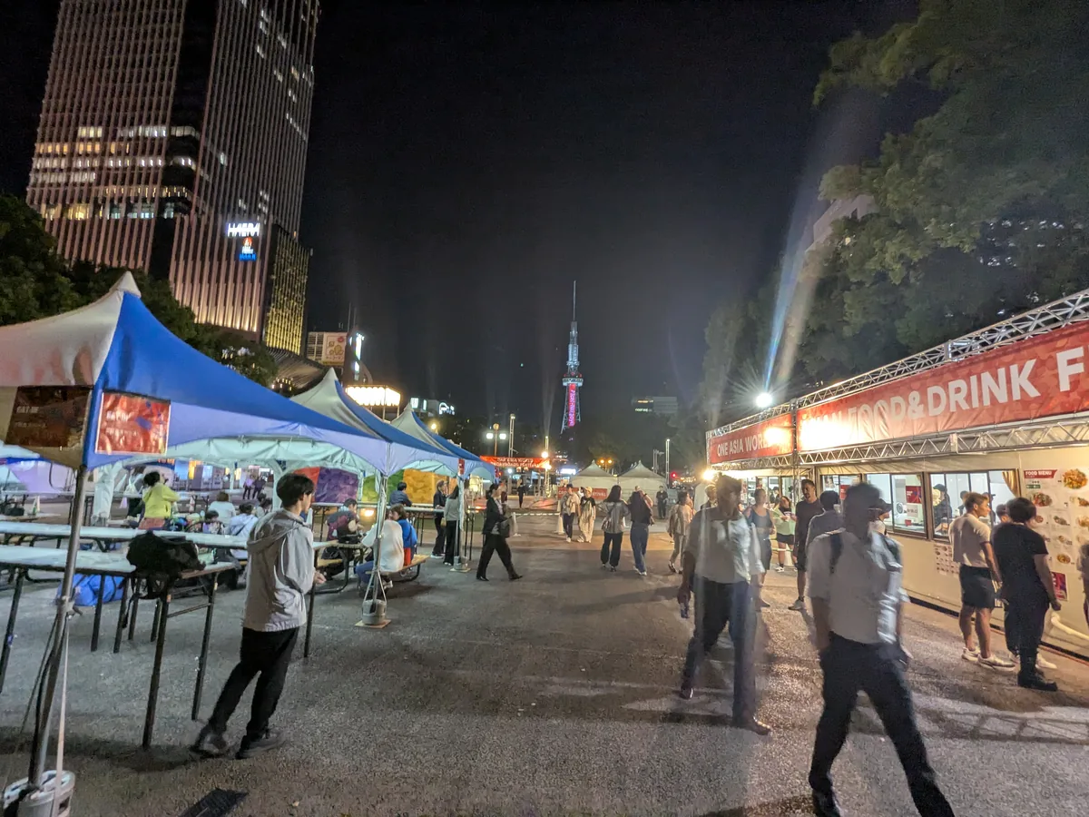 セレブレーションの後、19時10分のサカエ ヒロバスのアジアンフードエリア