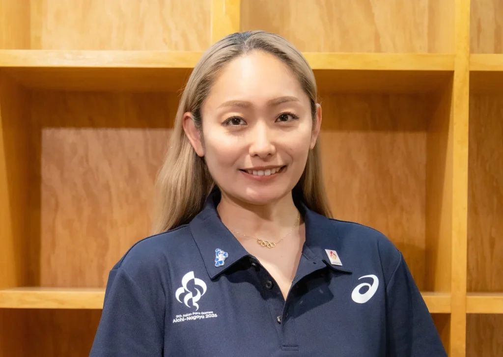ONE HEART WORLDの会場でインタビューに答える安藤美姫さん