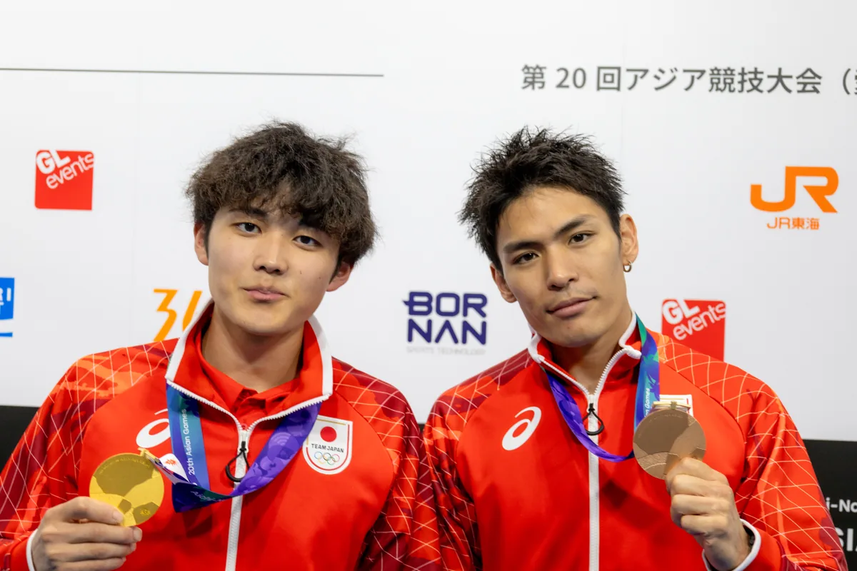 金メダルの安楽宙斗選手と銅メダルの楢﨑智亜選手