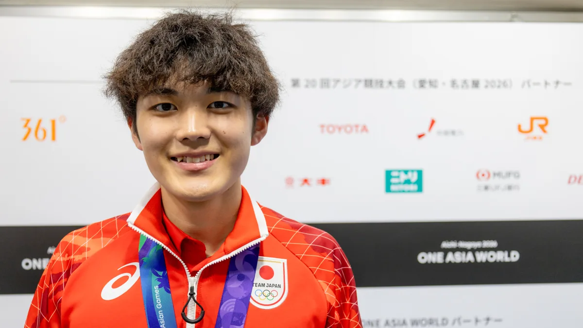 笑顔を見せるスポーツクライミングの安楽宙斗選手