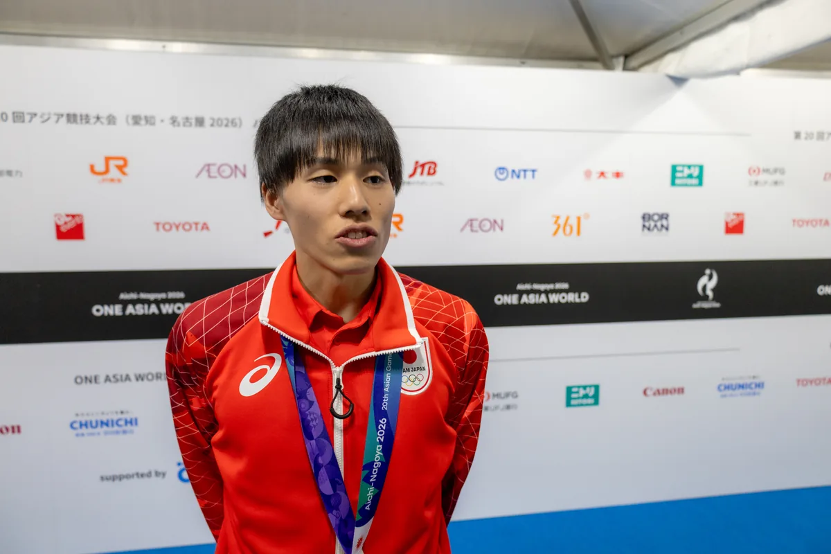 取材に応じるスポーツクライミングの鈴木音生選手