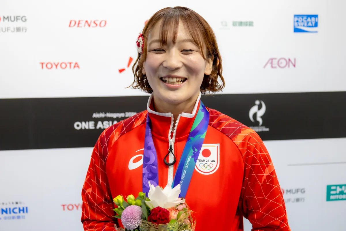 笑顔で取材に答える藤城心選手
