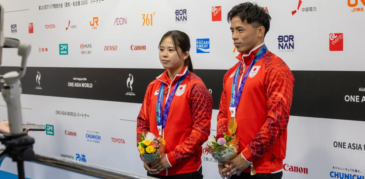 ミックスゾーンに並ぶ近藤美月選手と近藤隼斗選手
