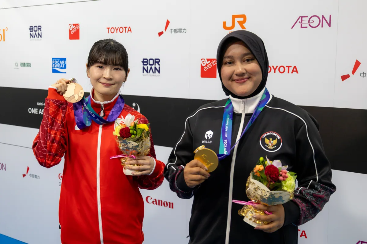 ミックスゾーンで並ぶテコンドーの丹羽結子選手とアーチェリーのヌリサ選手