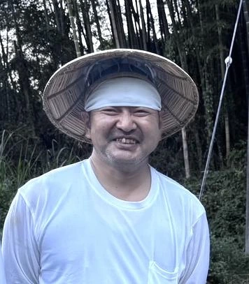 聖火台のデザイン・製作統括・火守り役を務める陶芸家の鯉江明さん