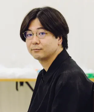 開会式の芸術パートで共同作詩を担当する三浦直之さん