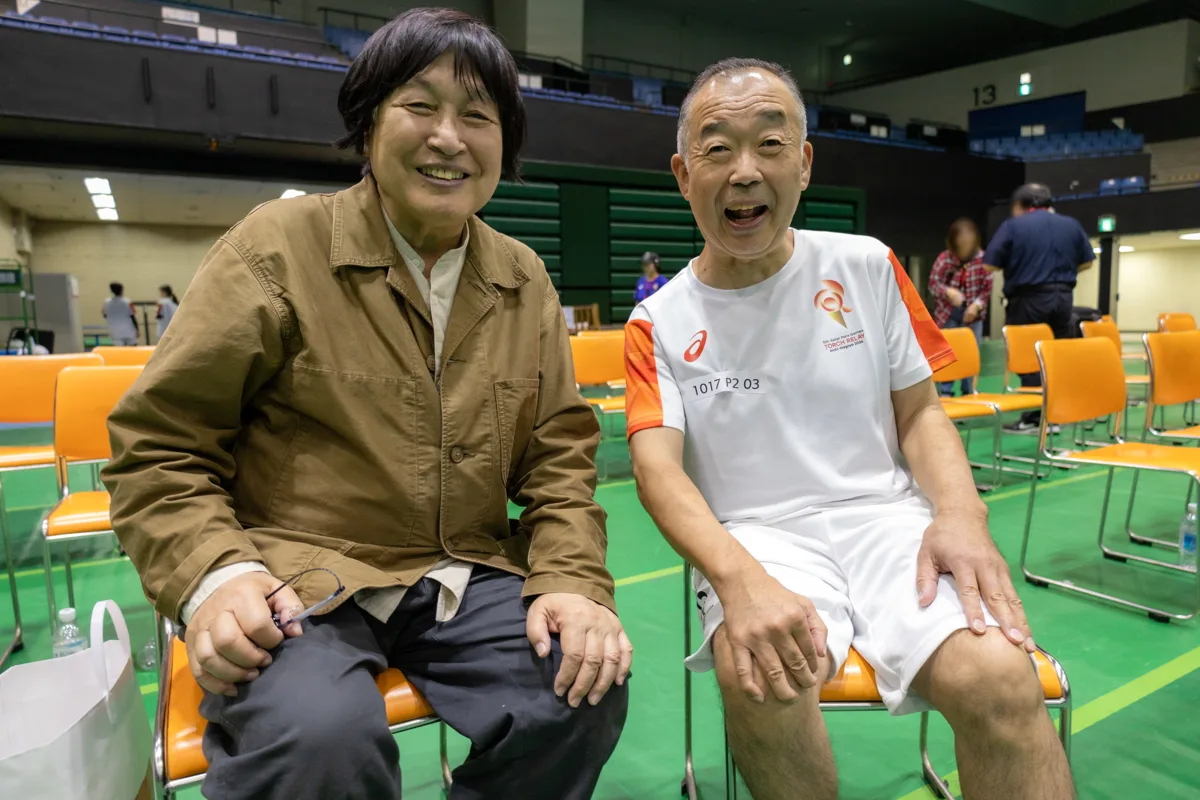 インタビューに答える神戸浩さんとつボイノリオさん