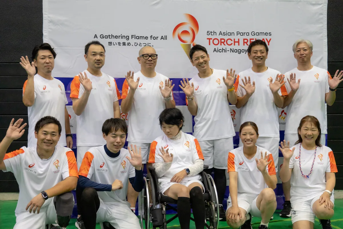 名城公園の聖火リレーを一緒に走ったランナーたちの集合写真