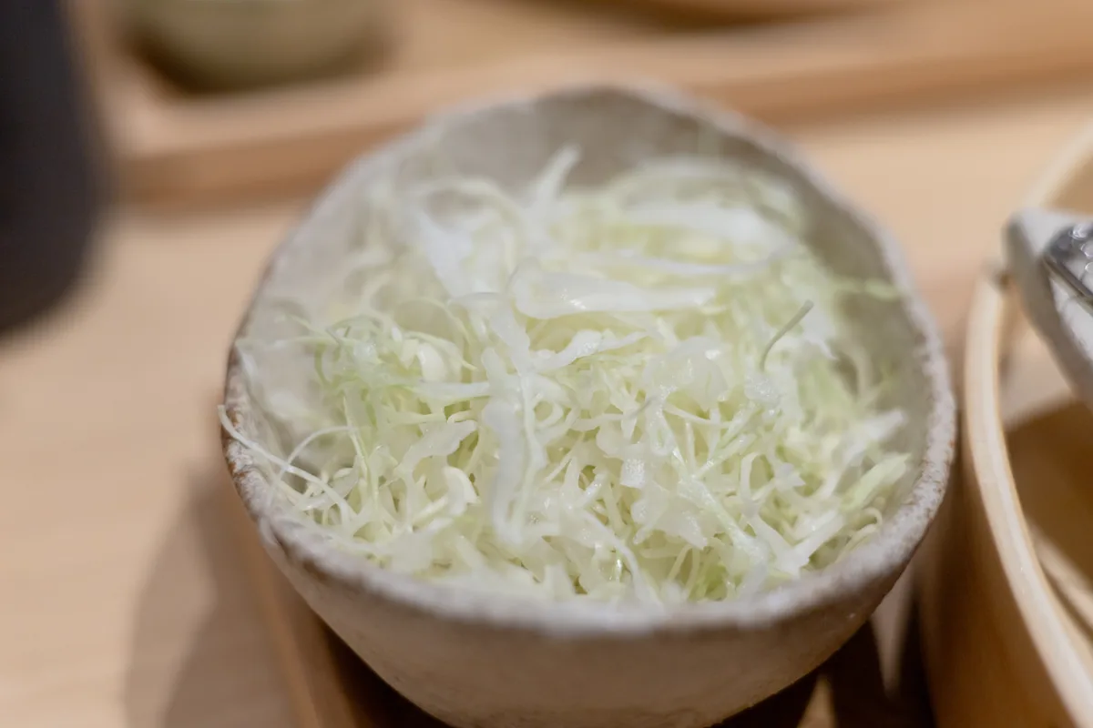 器に盛られたCHITAKAの千切りキャベツ