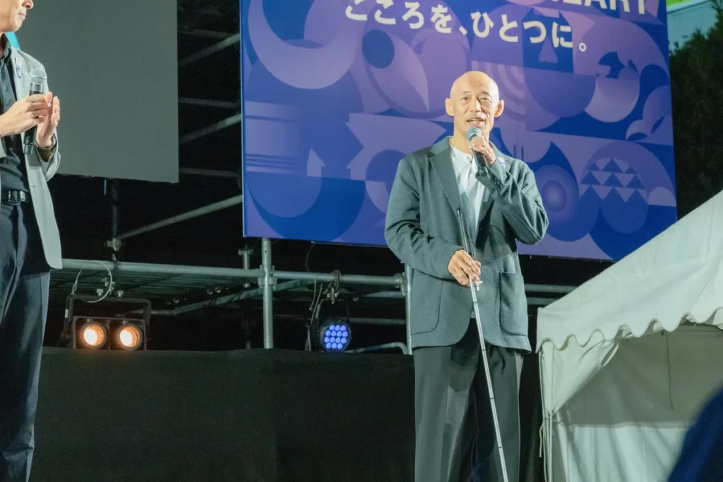 マイクを持って話すパラ柔道の廣瀬誠さん