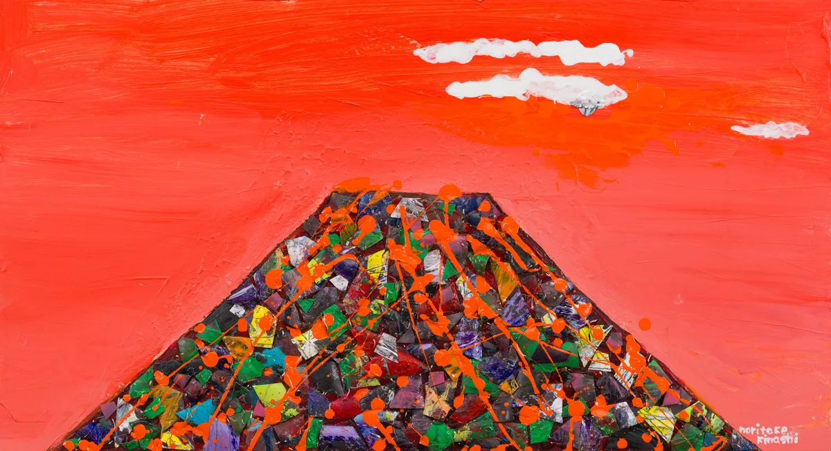 赤い空の下に色とりどりの細かな色で描かれた富士山の作品「KAWAGUCHIKO-FUJI&UFO」