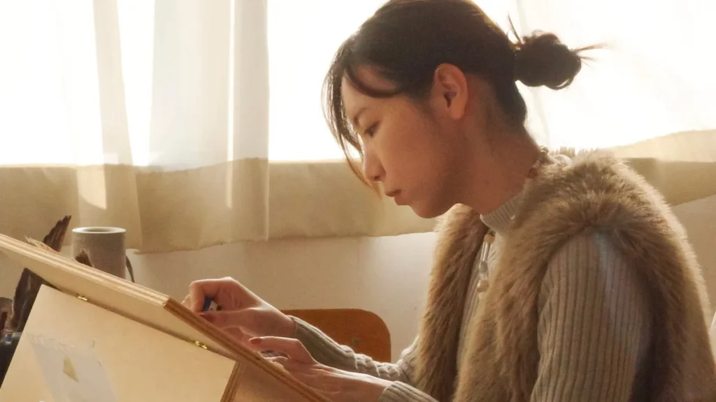 企画展「窓の向こうに」の作家、愛知県出身の現代アート作家・内田麗奈さん