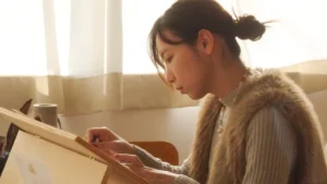 企画展「窓の向こうに」の作家、愛知県出身の現代アート作家・内田麗奈さん