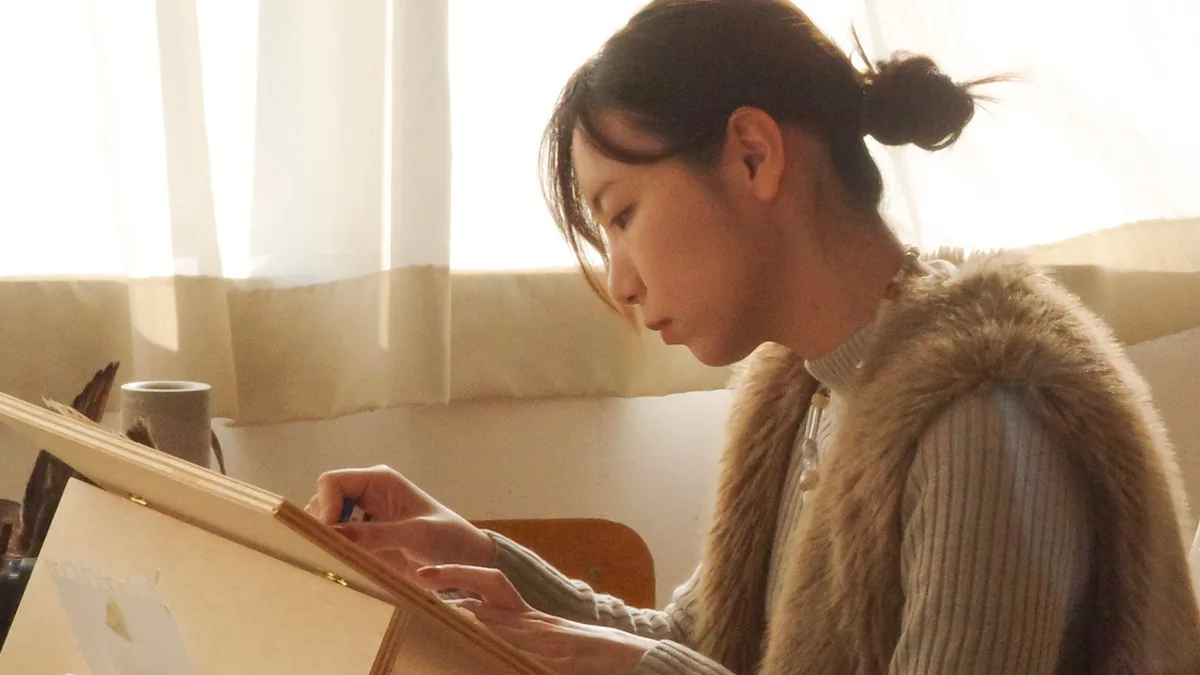 企画展「窓の向こうに」の作家、愛知県出身の現代アート作家・内田麗奈さん