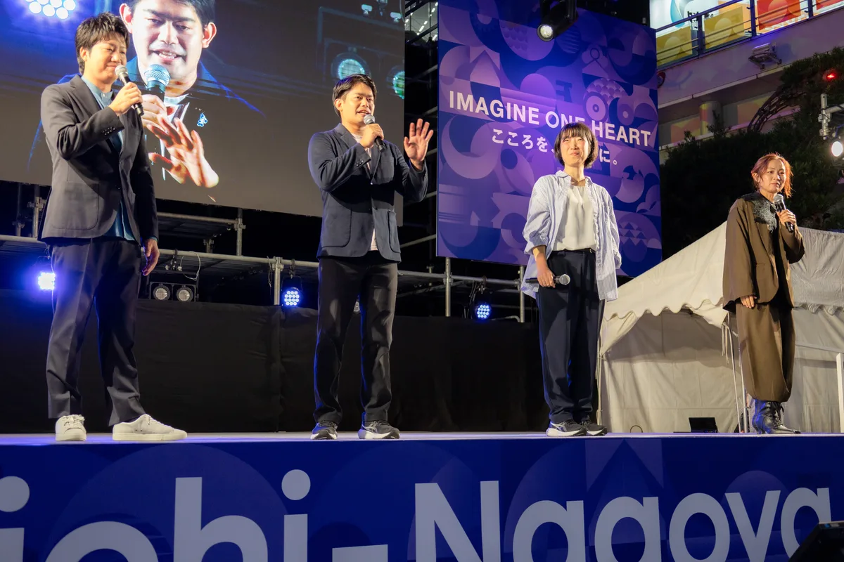ステージに並ぶ水谷隼さん、小塚崇彦さん、太田渉子さん、中西麻耶さん