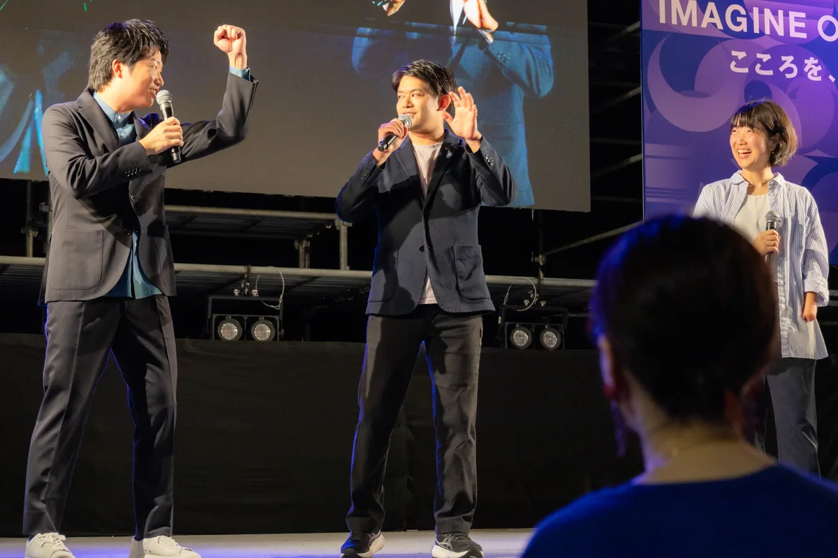 ステージの水谷隼さん、小塚崇彦さん、太田渉子さん