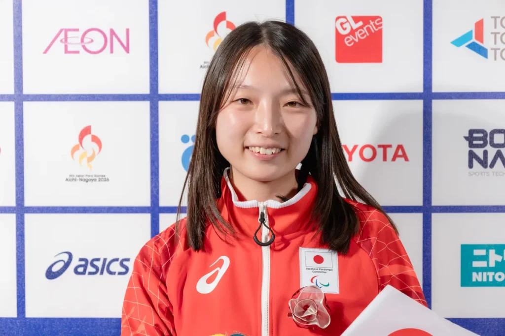 ミックスゾーンで笑顔を見せるパラ陸上の中川もえ選手
