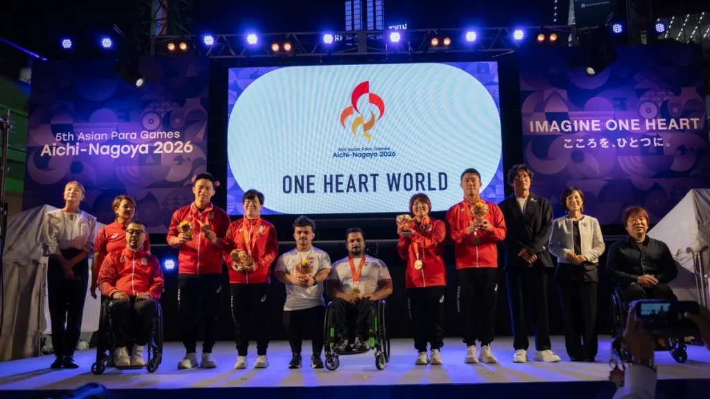 ONE HEART WORLDのステージに並ぶアスリートセレブレーション初日の選手とレジェンドアスリート