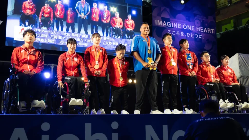 ONE HEART WORLDのアスリートセレブレーション1組目のステージに並ぶ選手たち
