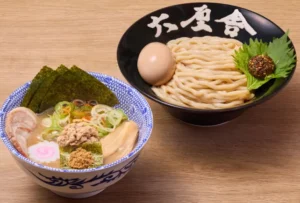 六厘舎のJR名古屋駅1番線限定店で10月17日から販売する特製生七味つけめん（1,530円）